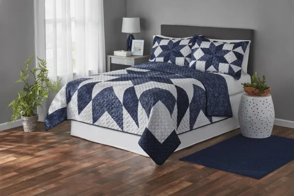 Mainstays Classic Blue Star Quilt, King, Reversible