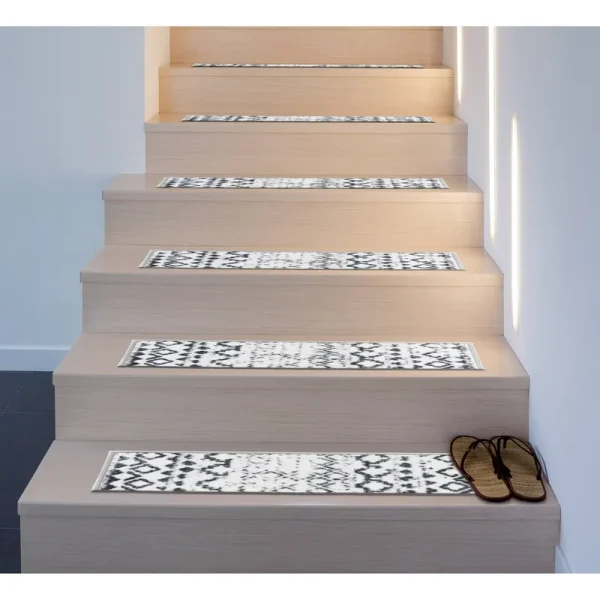 World Rug Gallery Distressed Bohemian Non-Slip Stair Treads (Set of 4) 8.6" x 26" Cream