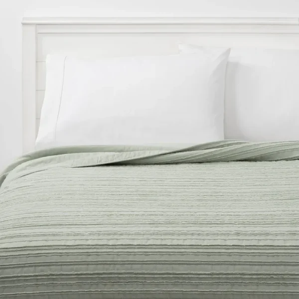 Full/Queen Clipped Texture Quilt Light Sage Green - Threshold