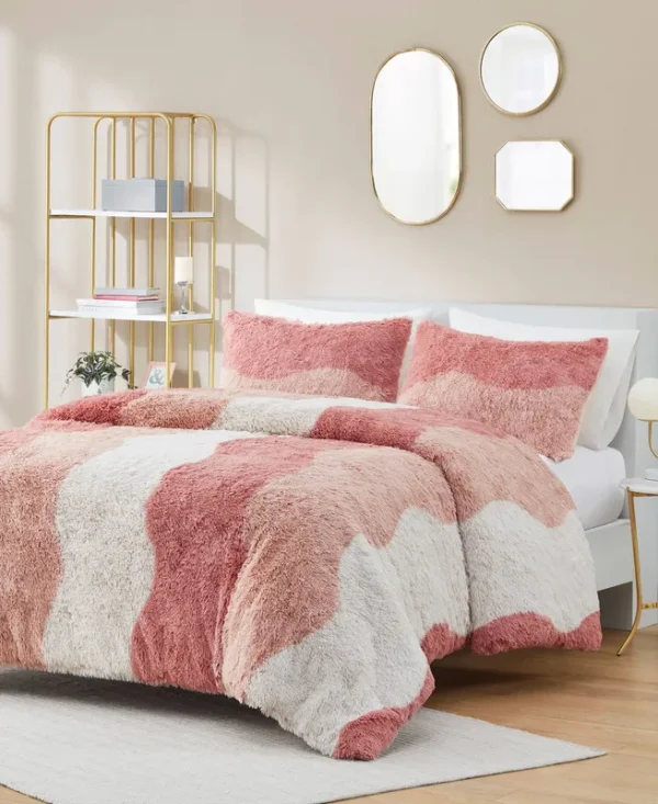 Intelligent Design - Cassie Ombre Shaggy Faux Fur Comforter Set - Full/Queen - Blush Multi