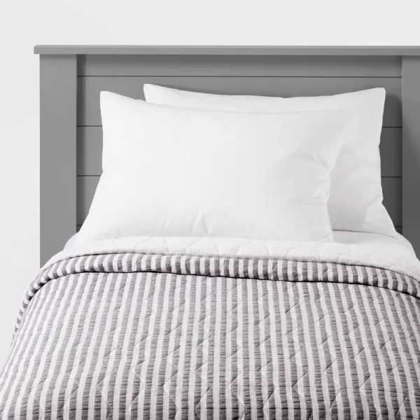 Twin Chambray Stripes Kids' Quilt Black - Pillowfort