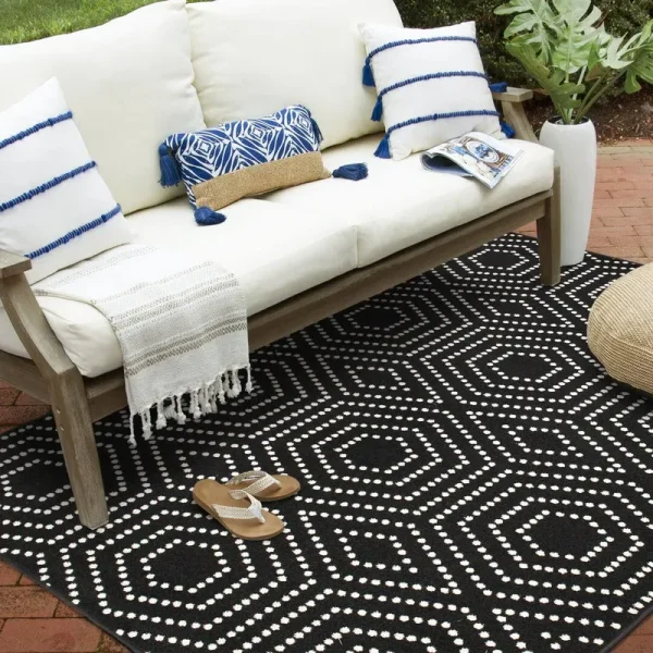 Ellar Geometric Black Indoor/Outdoor Area Rug Hashtag Home Rug Size Rectangle 2'3