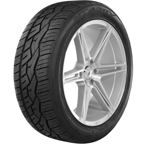 Nitto NT420V All-Season 285/50R20 116V XL Light Truck Tire