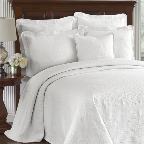 White King Charles Matelasse Bedspread Queen - Historic Charleston
