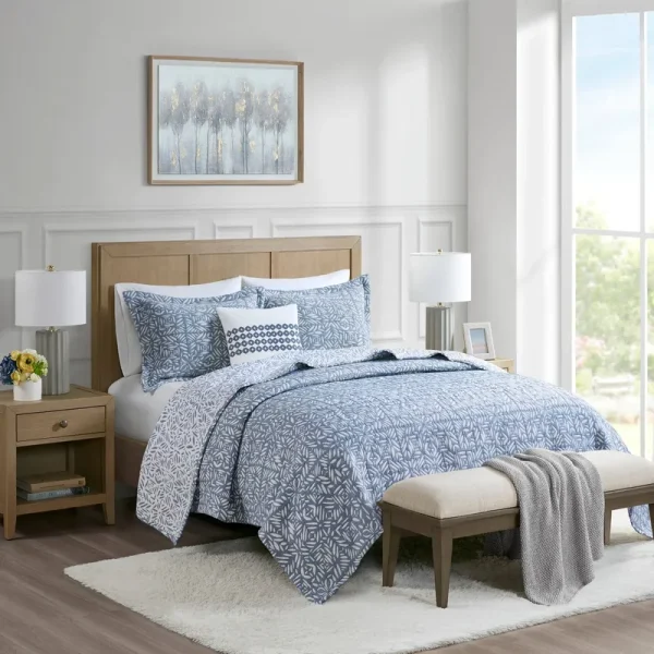 Madison Park Signature Harmony 4 Piece Oversized Reversible Matelasse Coverlet Set with Throw Pillow - Blue - Full - Queen