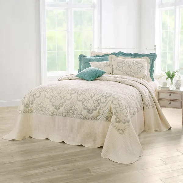 Amelia Bedspread by BrylaneHome in Ivory Seaglass (Size Full)