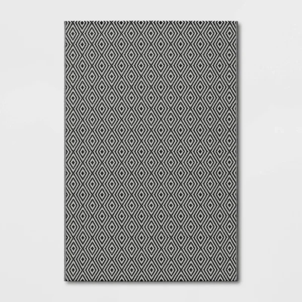 4'x6' Reversible Diamond Rectangular Loomed Indoor Outdoor Accent Rug Black - Room Essentials