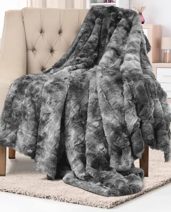 Everlasting Comfort Luxury Faux Fur Throw Blanket - Soft Fluffy Warm Cozy Plush Gray