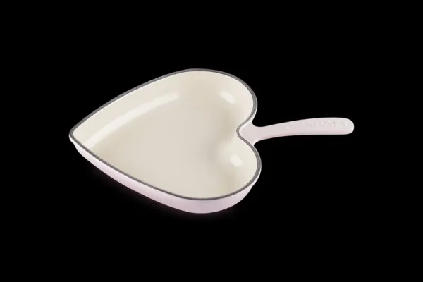 Le Creuset Enameled Cast Iron Heart Skillet | Shell Pink