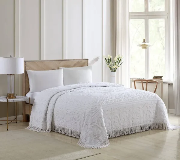 Medallion Chenille Bedspread Full (White)