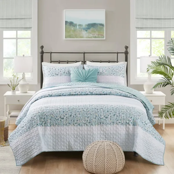 Madison Park 4 Piece Seersucker Quilt Set with Throw Pillow