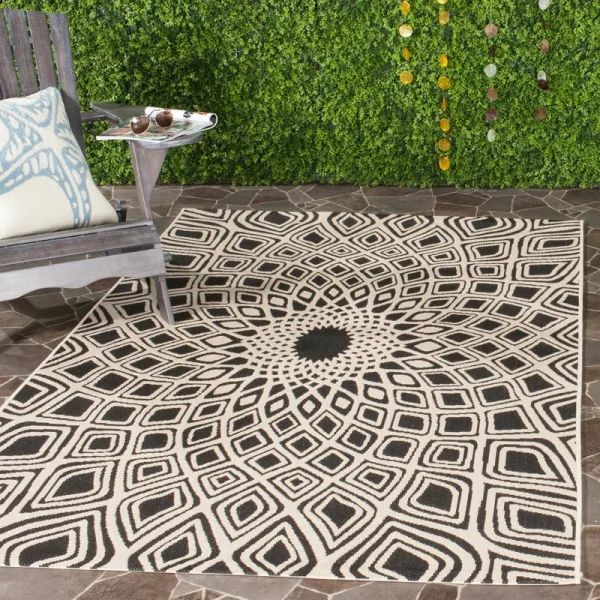 Safavieh Courtyard Black & Beige 2'-7" x 5' Indoor/Outdoor Rug