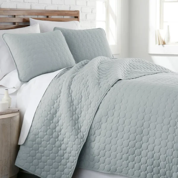 Southshore Fine Linens Ultra-Soft Lightweight Embroidered 3-Piece Quilt Set, King/California King - Blue