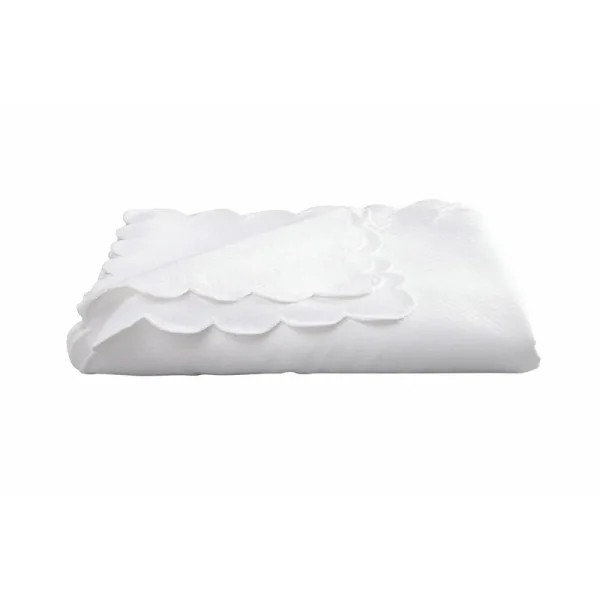 Matouk Savannah Gardens Tablecloth, 68" x 90" Oblong - White