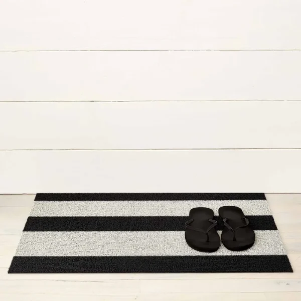Chilewich Bold Stripe Shag Doormat 18" x 28" - Black/White